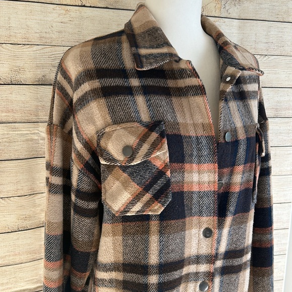 Shacket - Picture 2 of 4